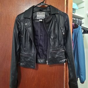 Cropped fake leather jacket